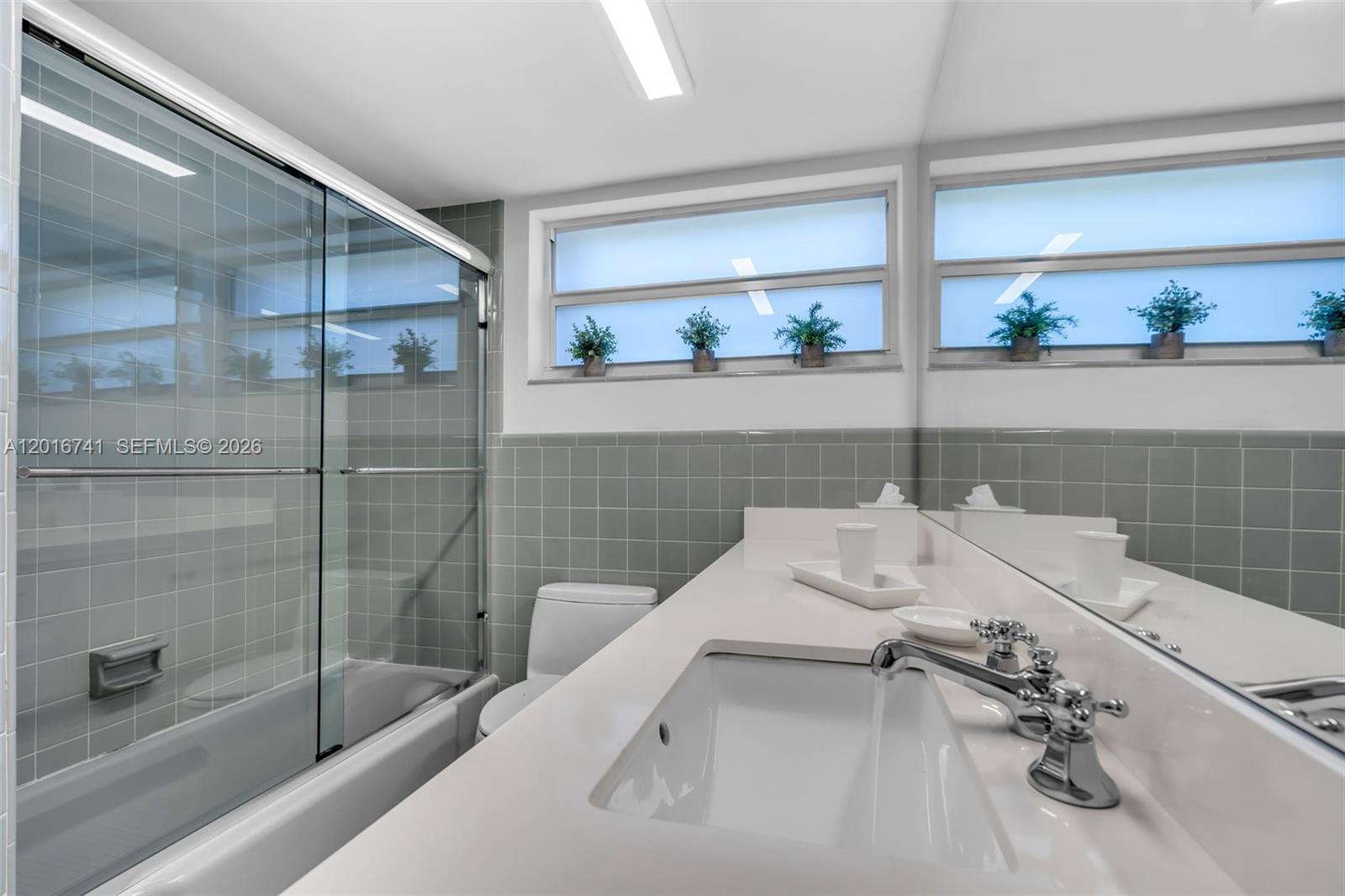255 Sunrise Dr Key Biscayne, FL 33149