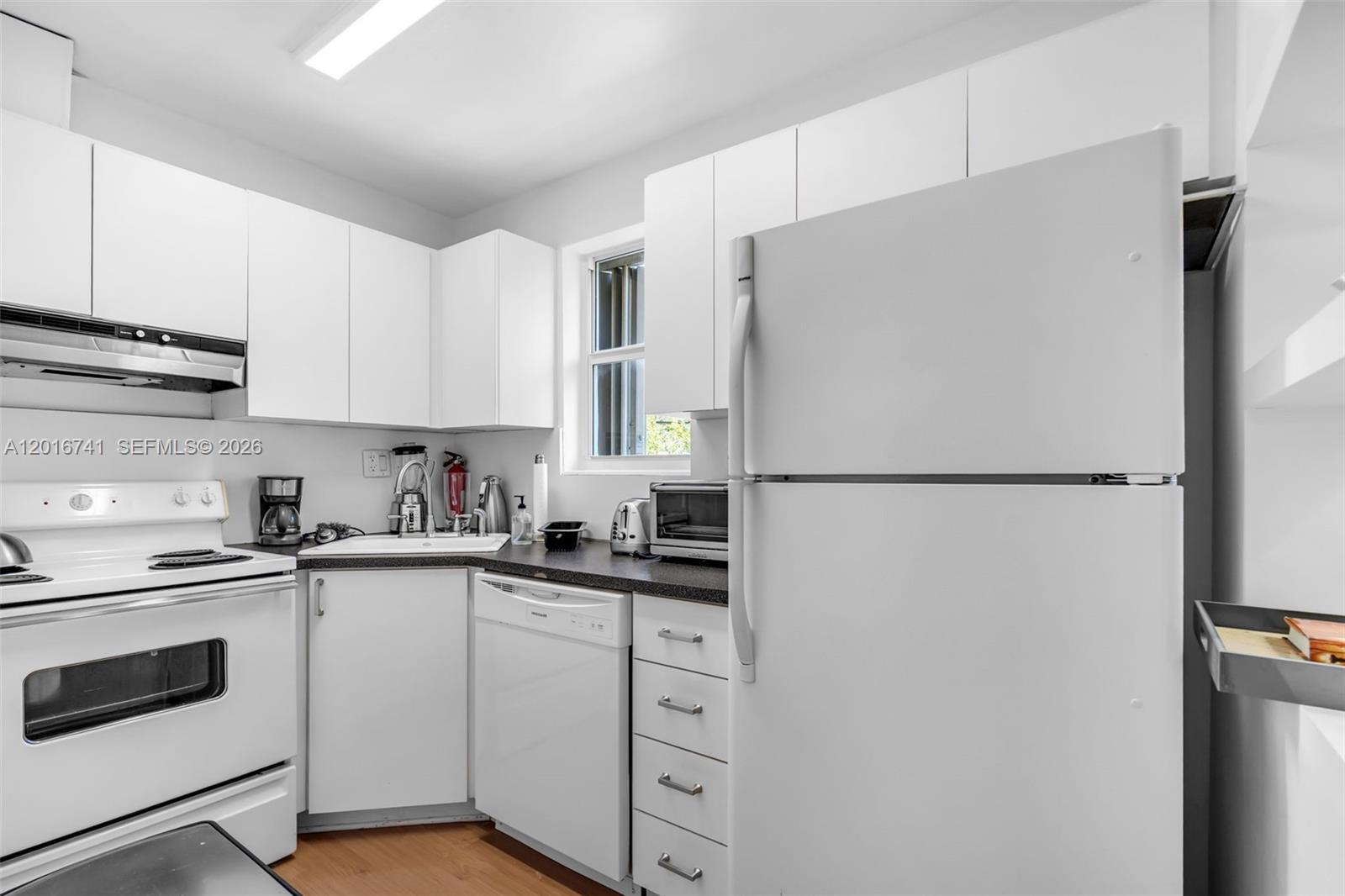 255 Sunrise Dr Key Biscayne, FL 33149