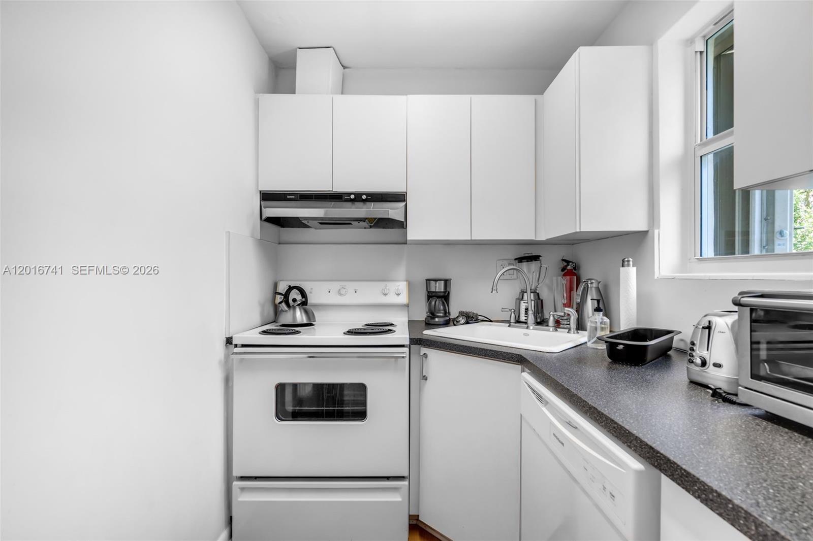 255 Sunrise Dr Key Biscayne, FL 33149