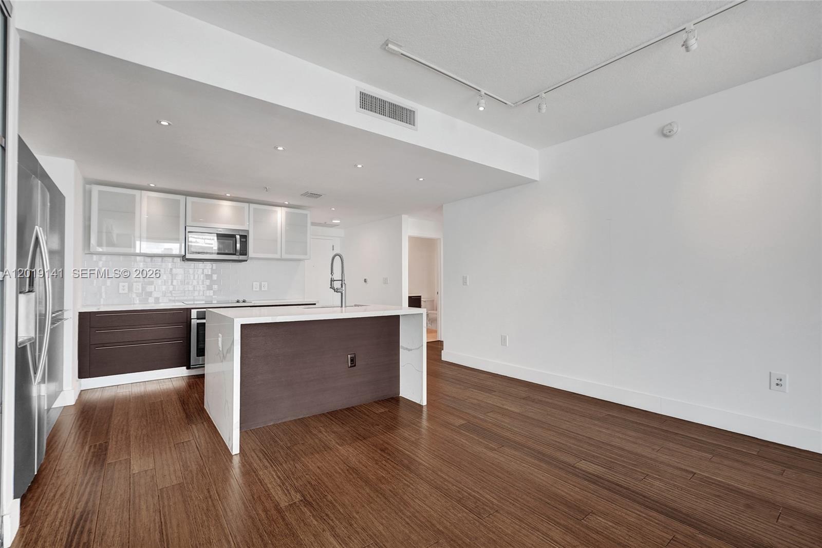 1900 N Bayshore Dr #2204 Miami, FL 33132