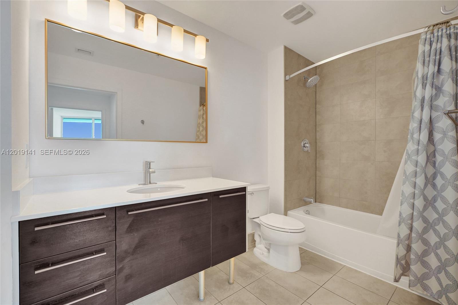 1900 N Bayshore Dr #2204 Miami, FL 33132