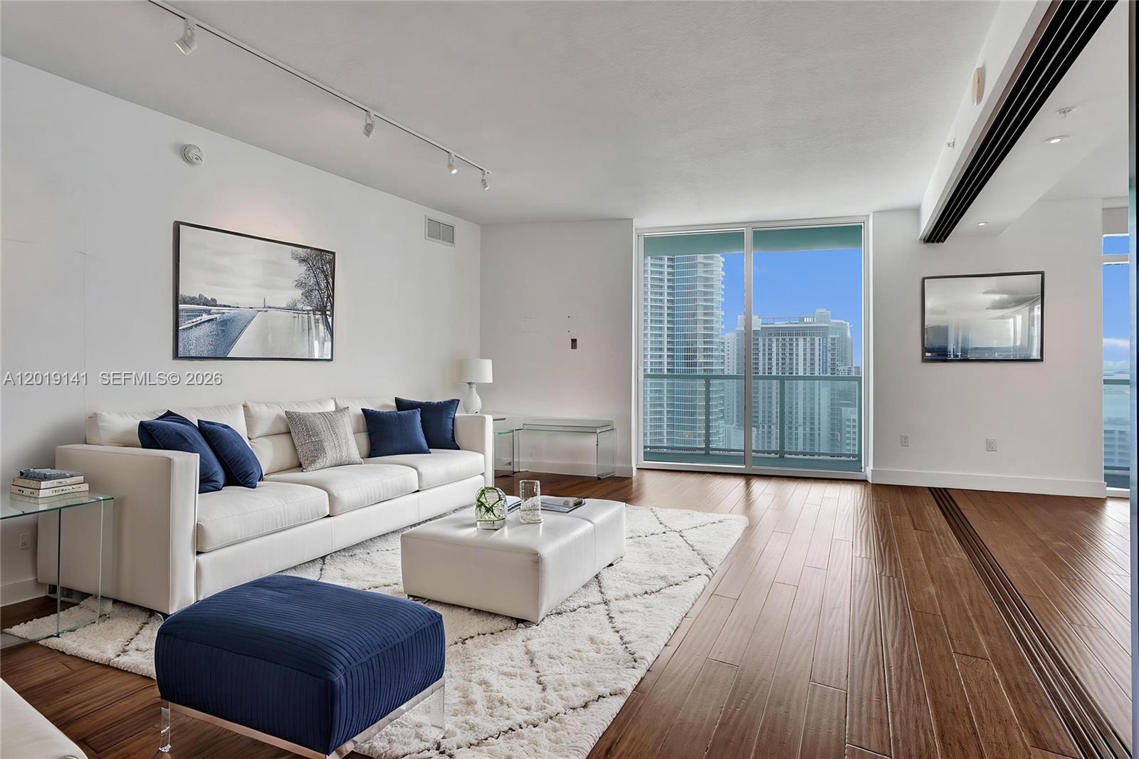 1900 N Bayshore Dr #2204 Miami, FL 33132