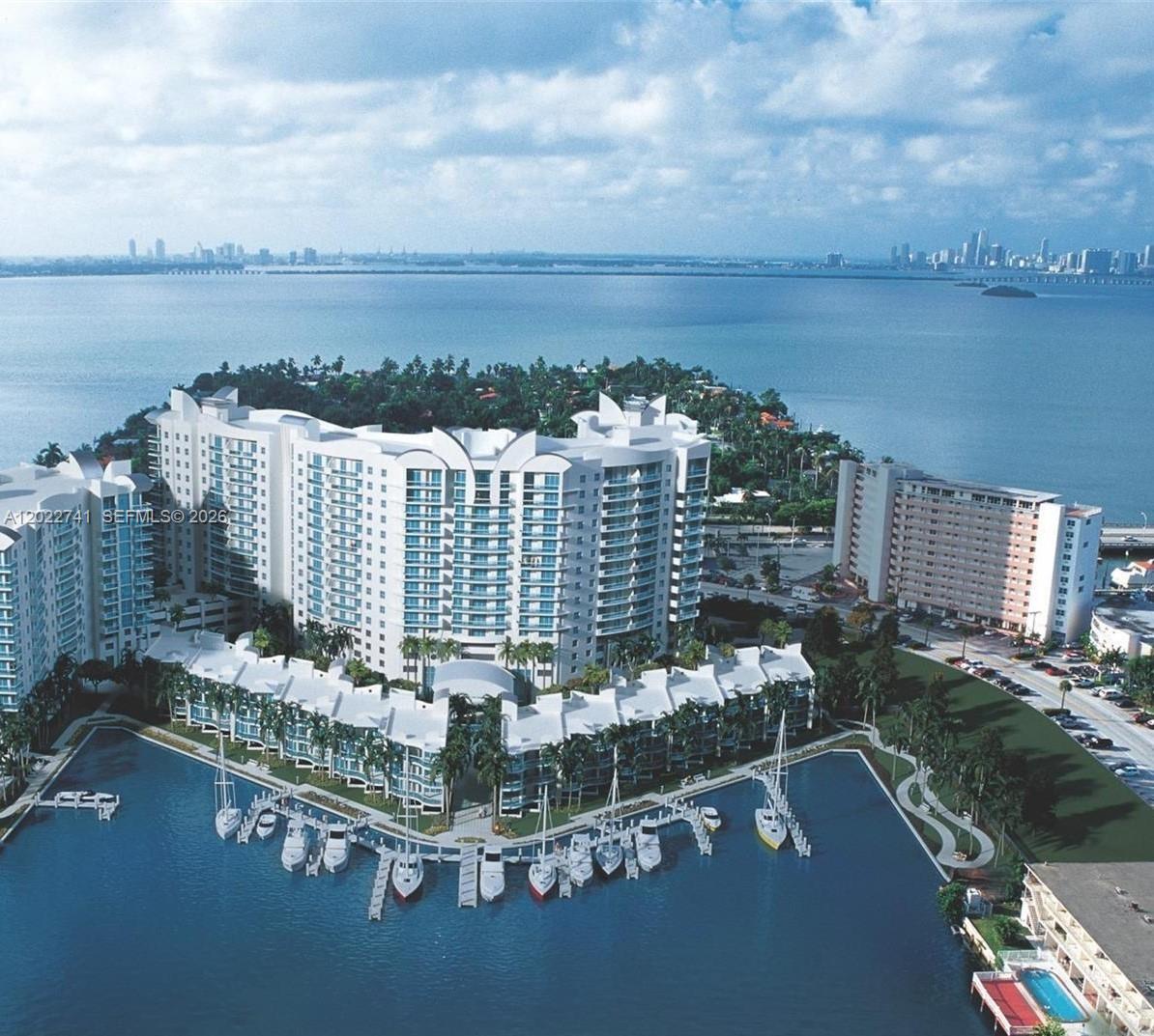 7900 Harbor Is Dr #523