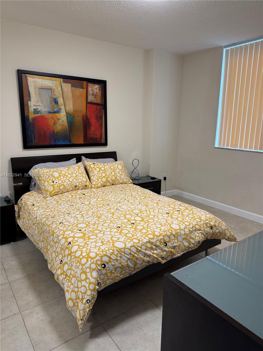 image The Venture at Aventura2