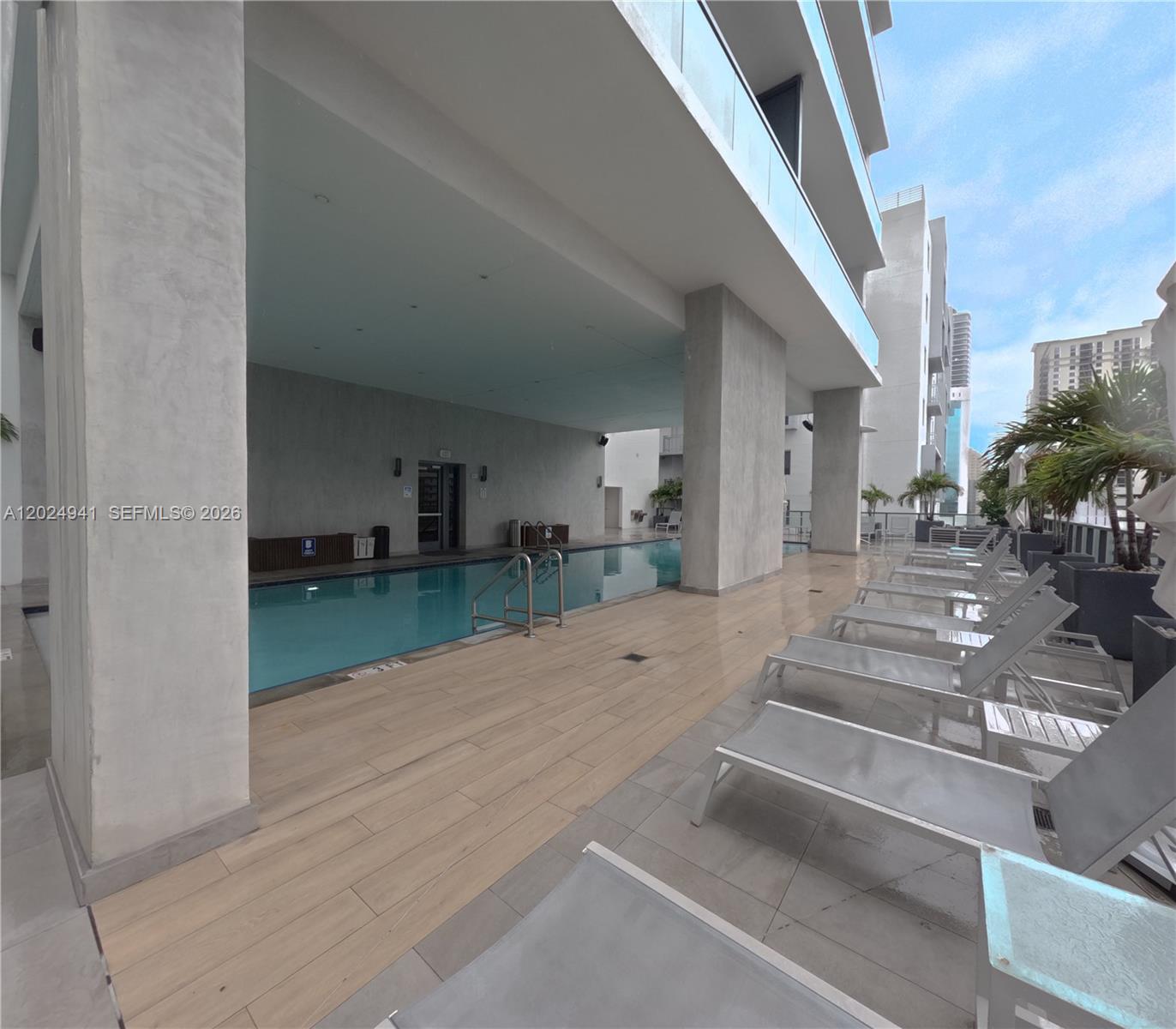 image Smart Brickell III15