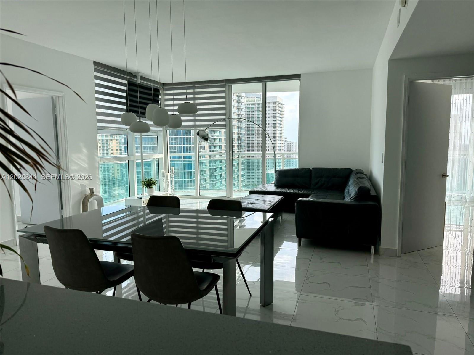 951 Brickell Ave #2810