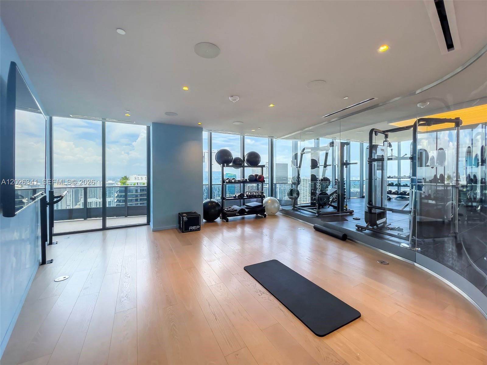 1000 Brickell Plz #2111 Miami, FL 33131