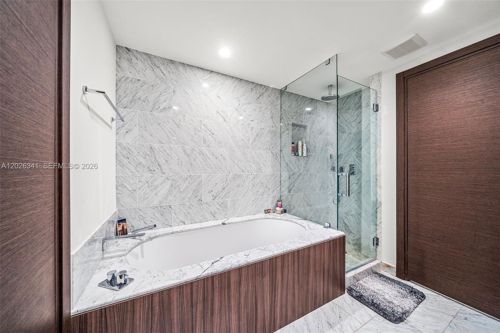 1000 Brickell Plz #2111 Miami, FL 33131