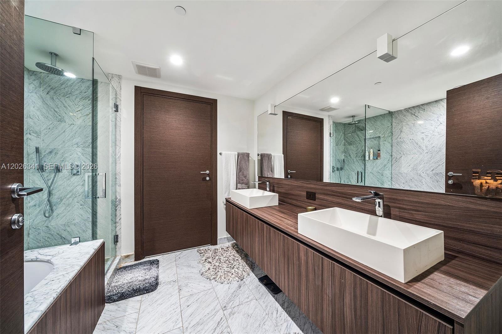1000 Brickell Plz #2111 Miami, FL 33131