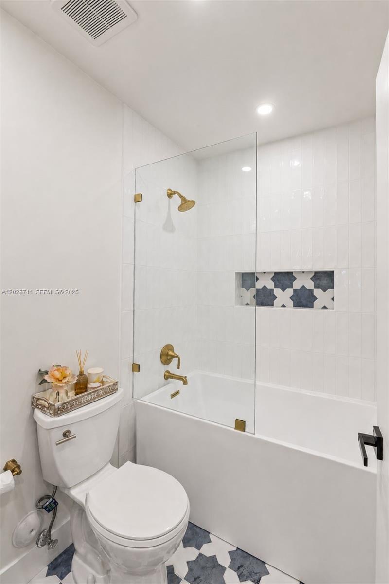 1450 SW 25th Ave Miami, FL 33145