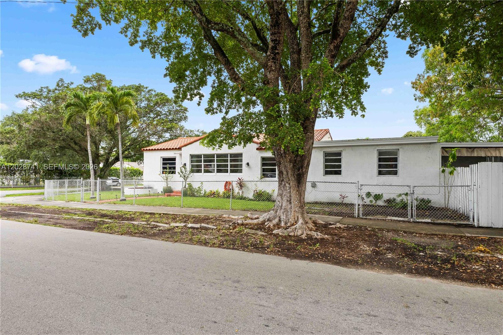 1450 SW 25th Ave Miami, FL 33145