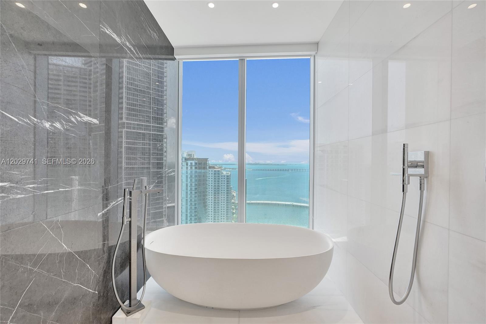 300 Biscayne Blvd Way #3304C Miami, FL 33131