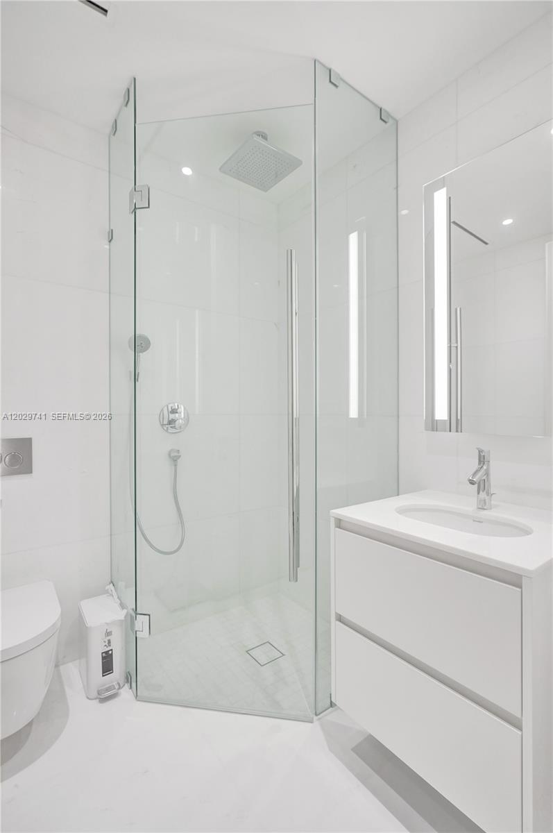 300 Biscayne Blvd Way #3304C Miami, FL 33131