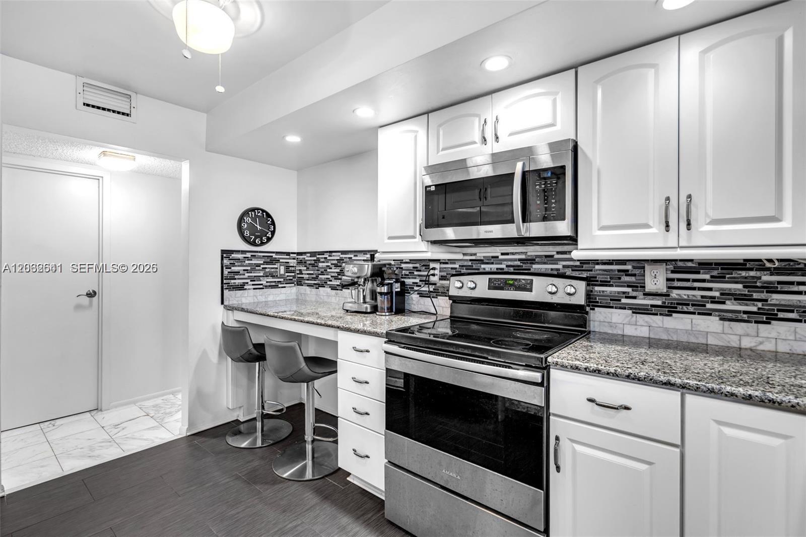 1000 Parkview Dr #715 Hallandale Beach, FL 33009