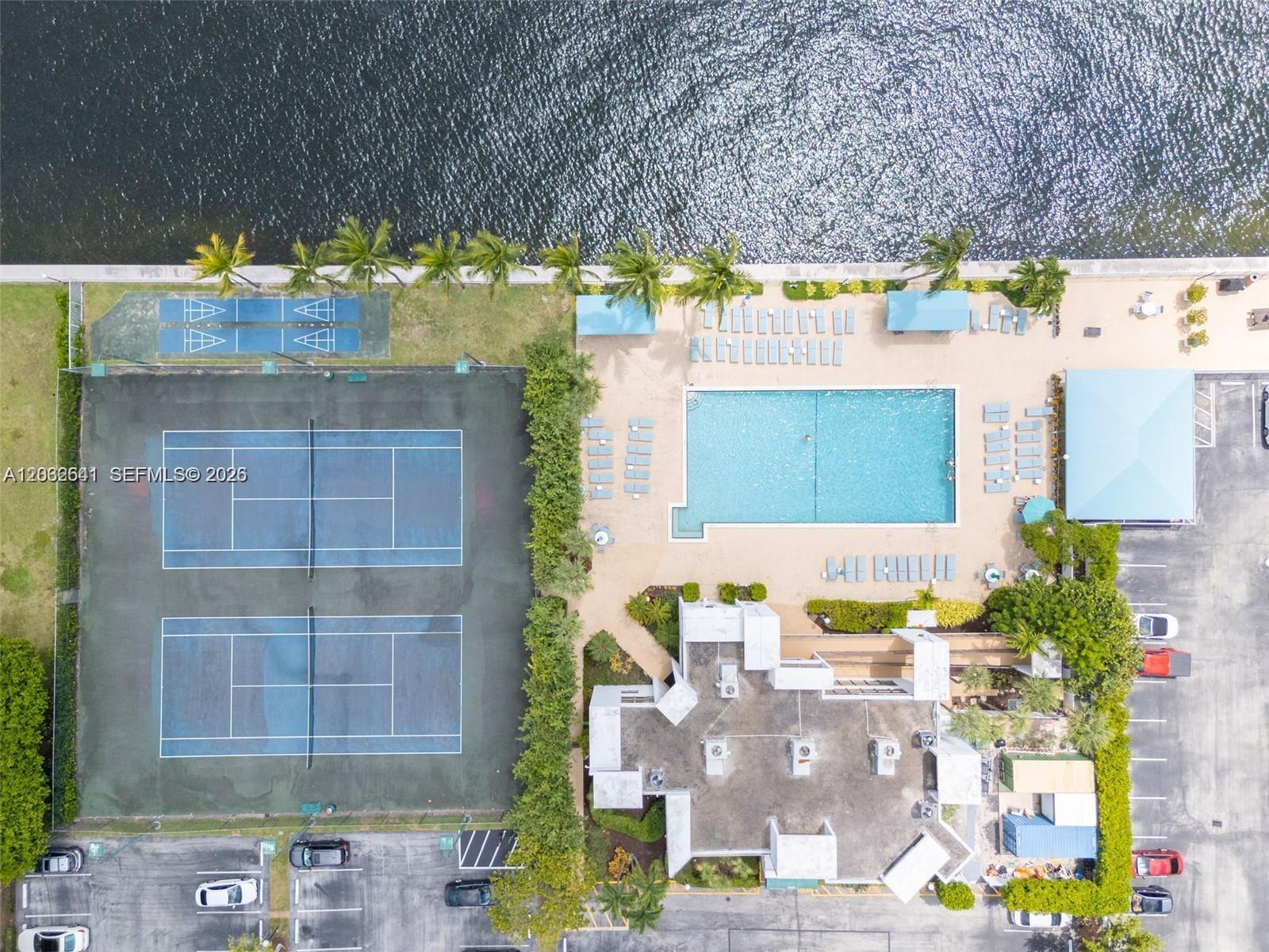 1000 Parkview Dr #715 Hallandale Beach, FL 33009
