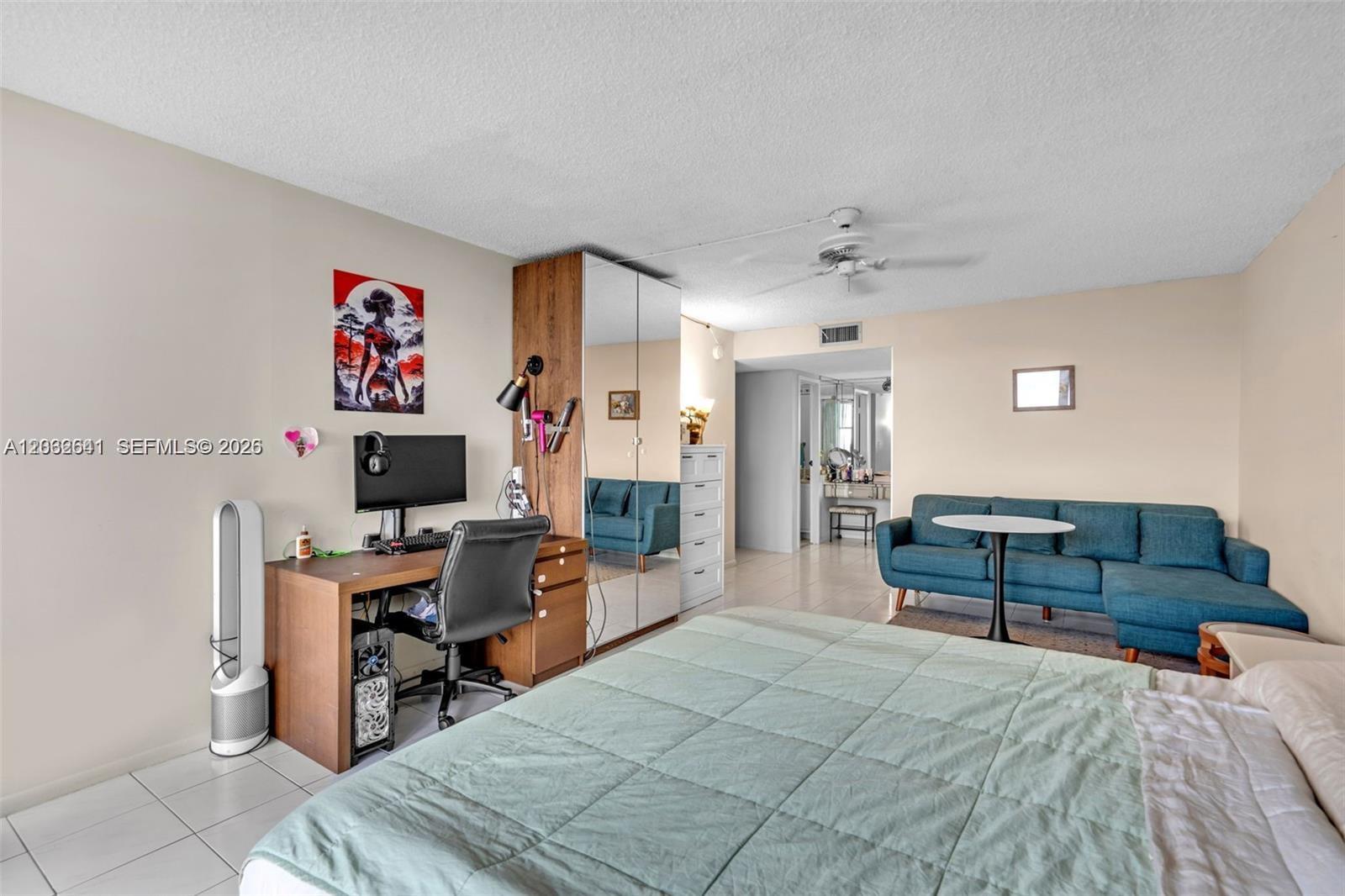 1000 Parkview Dr #715 Hallandale Beach, FL 33009