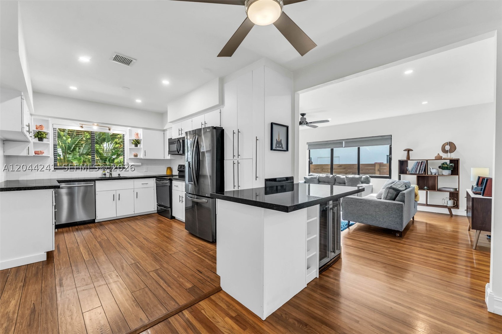 2220 SW 25th St Miami, FL 33133