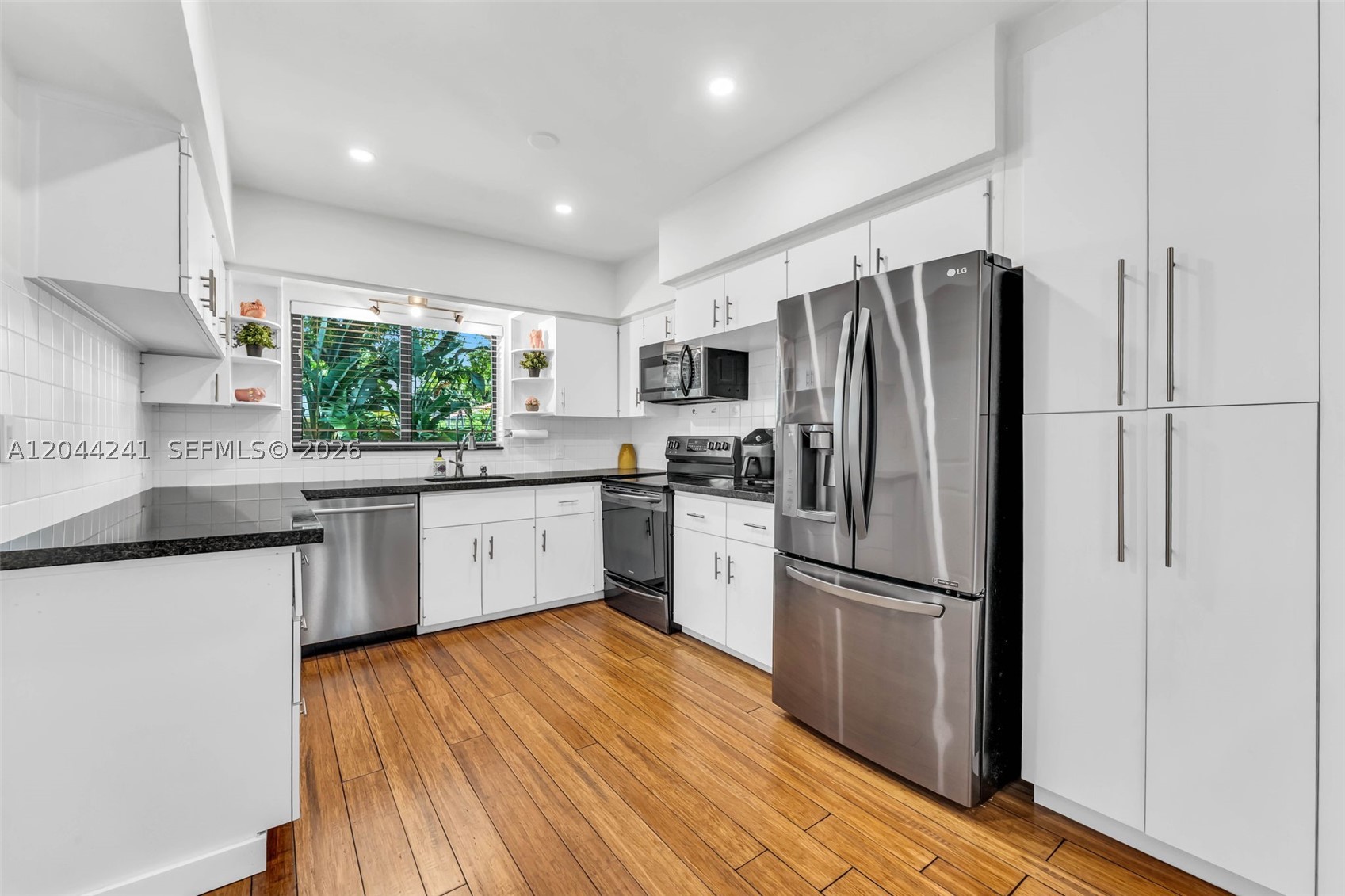 2220 SW 25th St Miami, FL 33133