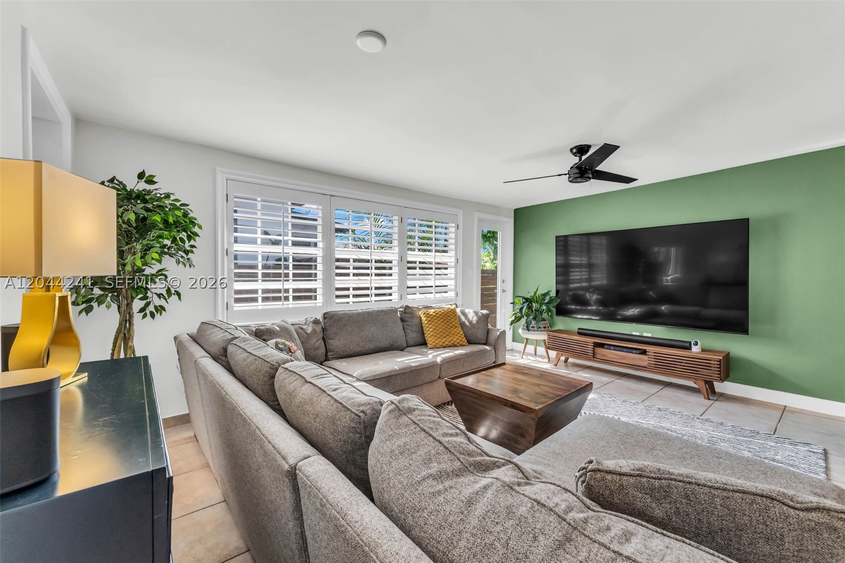 2220 SW 25th St Miami, FL 33133