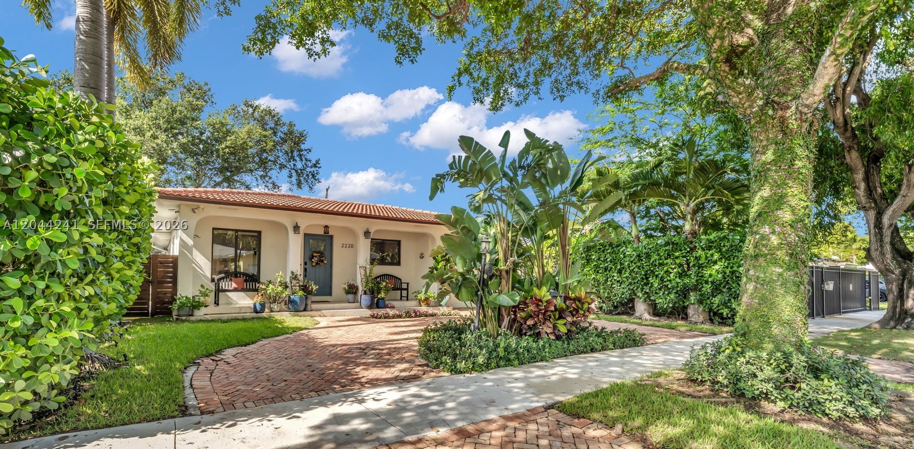 2220 SW 25th St Miami, FL 33133