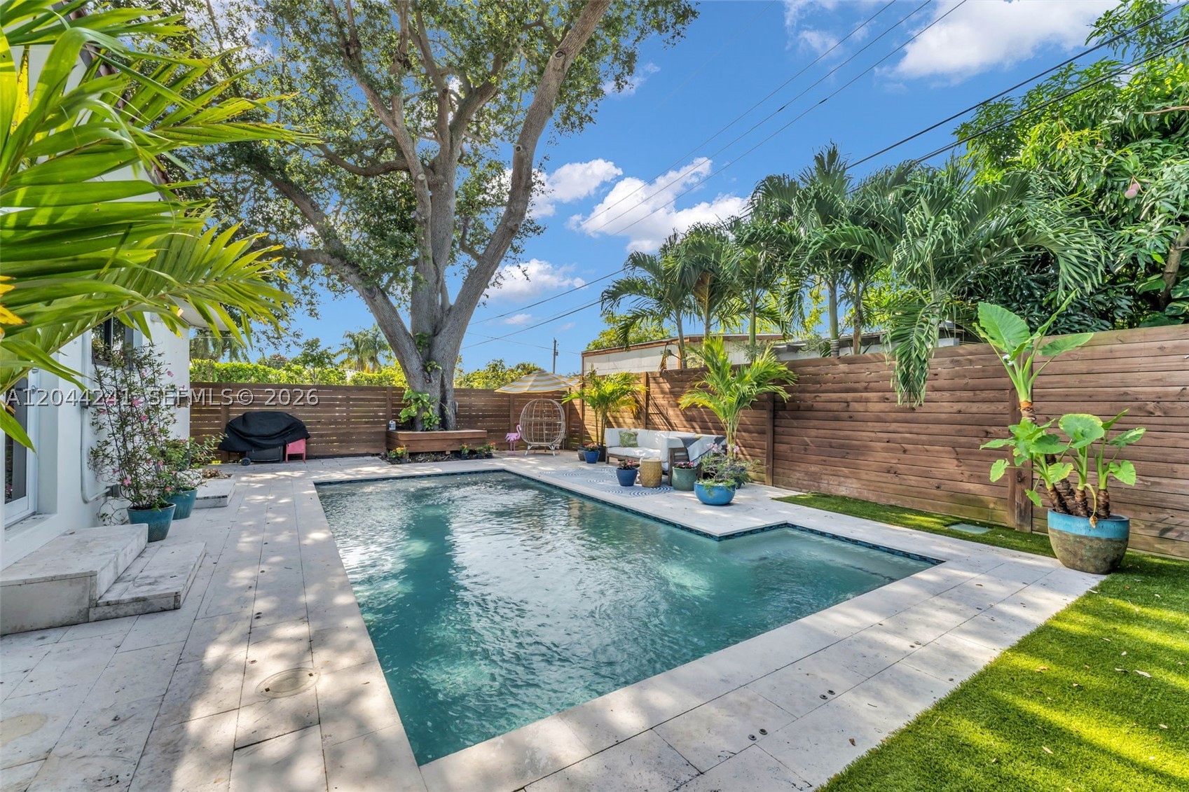 2220 SW 25th St Miami, FL 33133