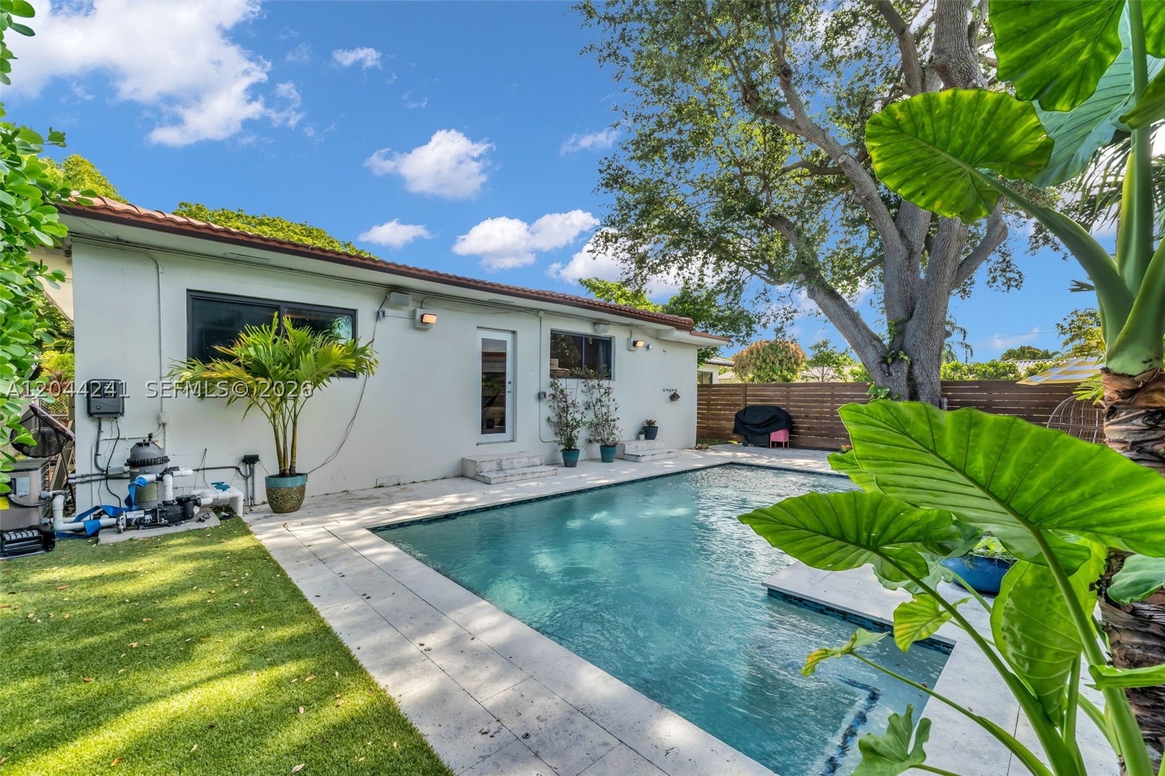 2220 SW 25th St Miami, FL 33133