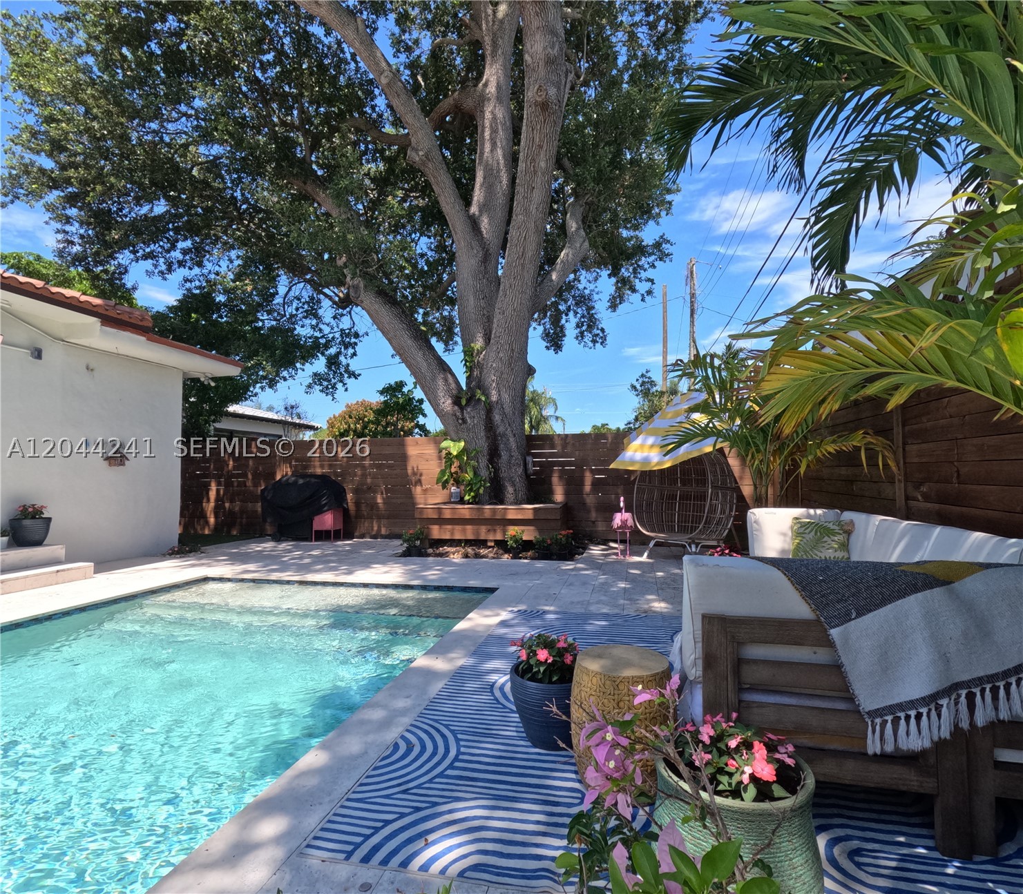 2220 SW 25th St Miami, FL 33133