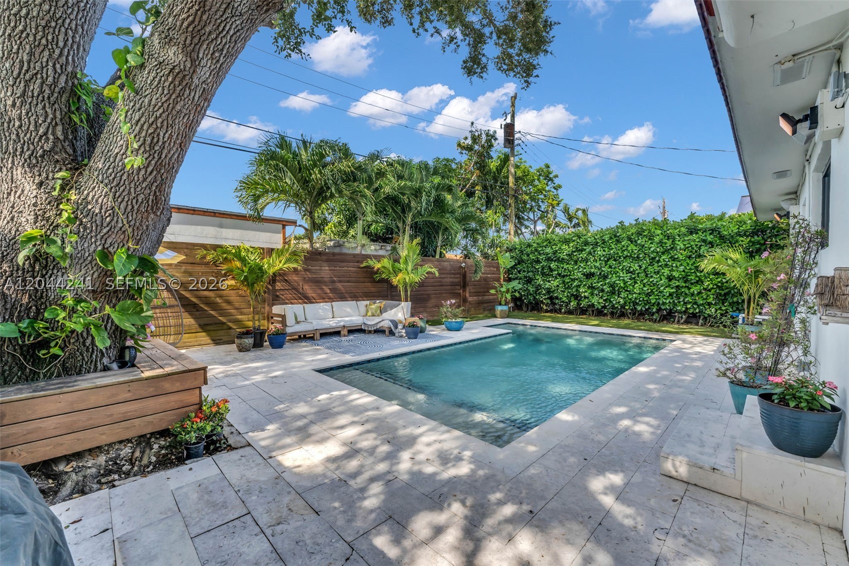 2220 SW 25th St Miami, FL 33133