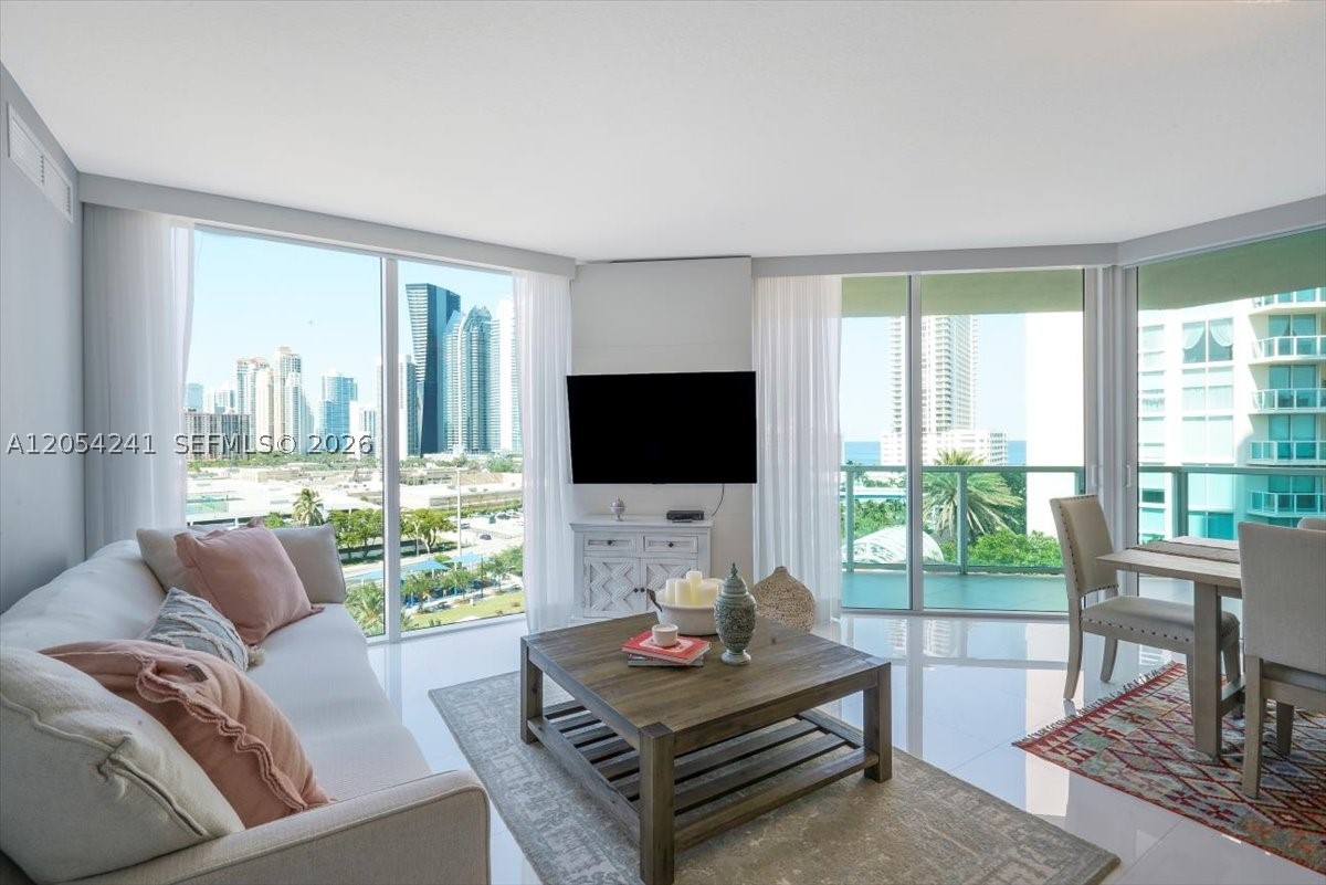 image St Tropez Sunny Isles2