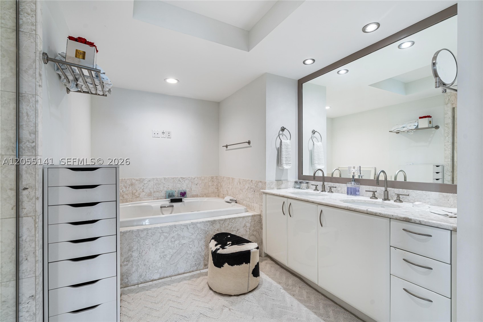 1331 Brickell Bay Dr #1611 Miami, FL 33131