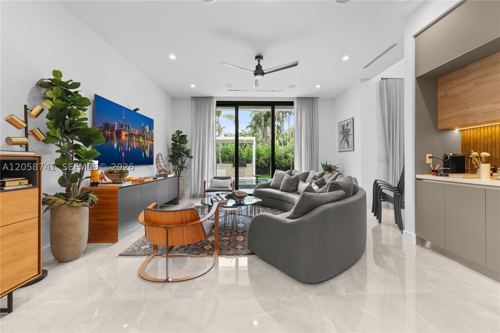 436 NE 10th Ave Fort Lauderdale, FL 33301