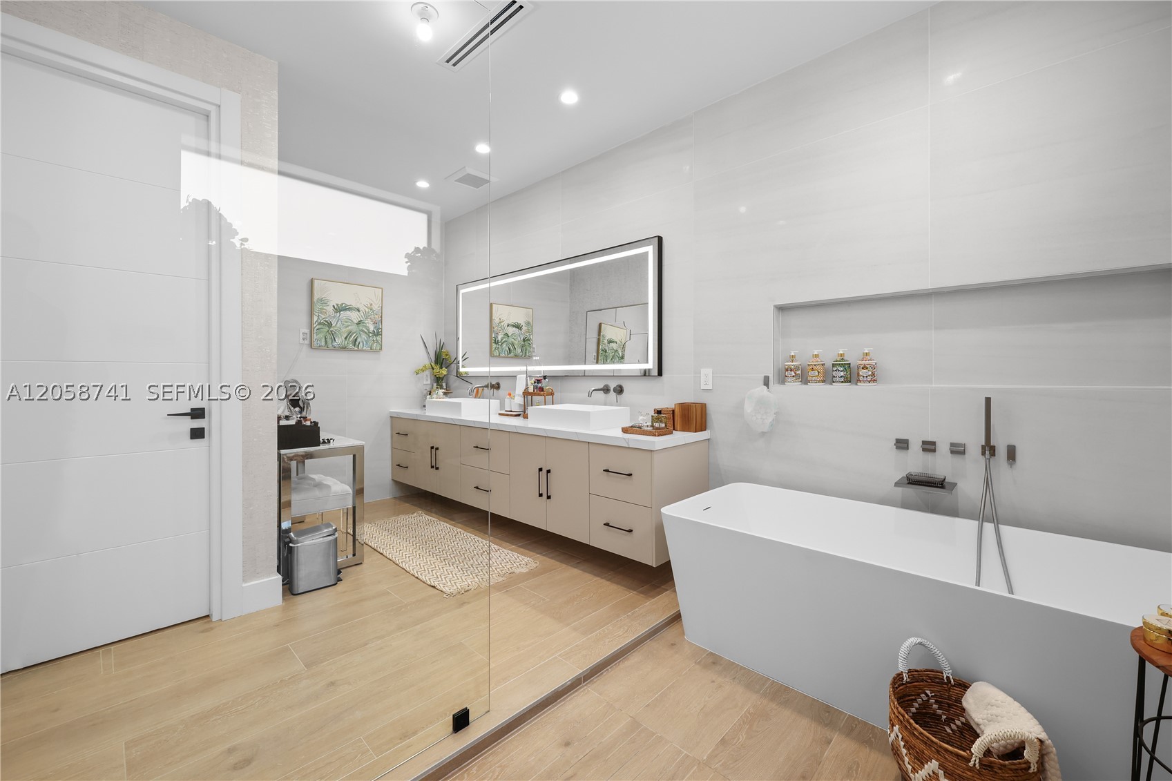 436 NE 10th Ave Fort Lauderdale, FL 33301