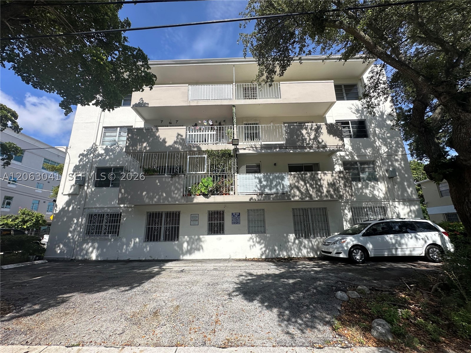 755 SW 6th St #10