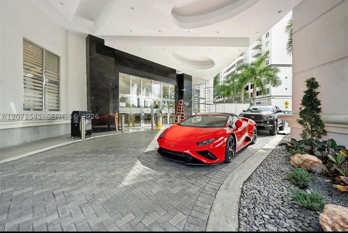 image Nine at Mary Brickell Village0