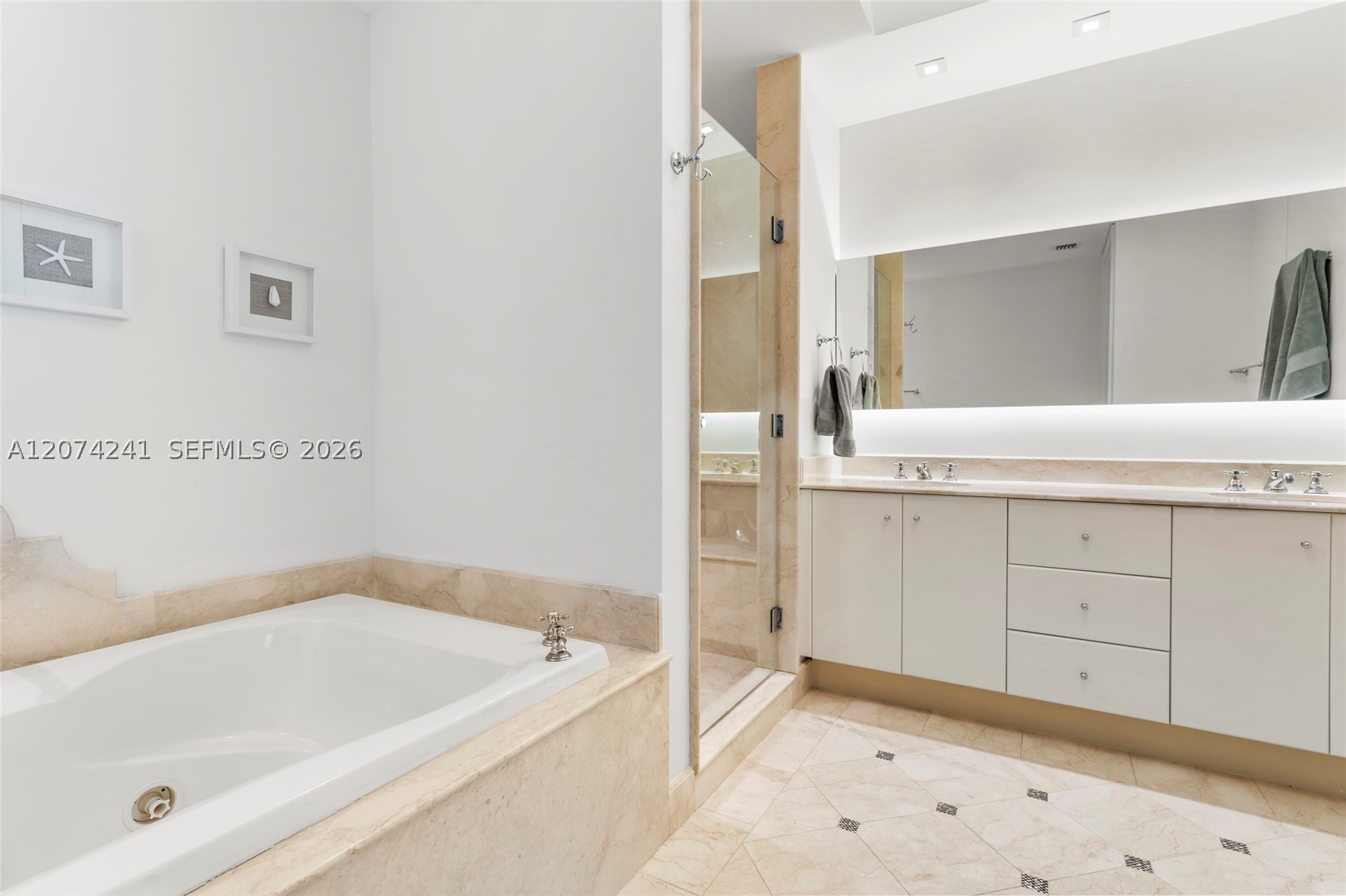 100 S Pointe Dr #1810 Miami Beach, FL 33139