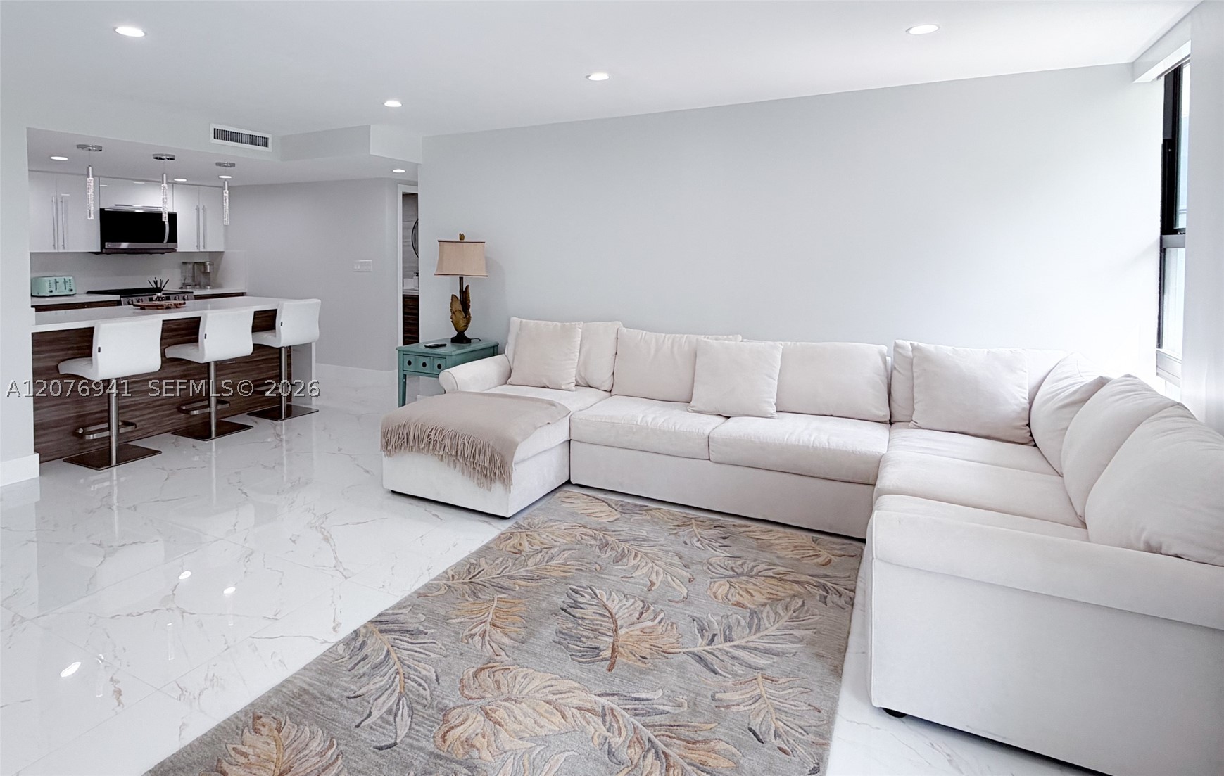 1800 Collins Ave #3H Miami Beach, FL 33139