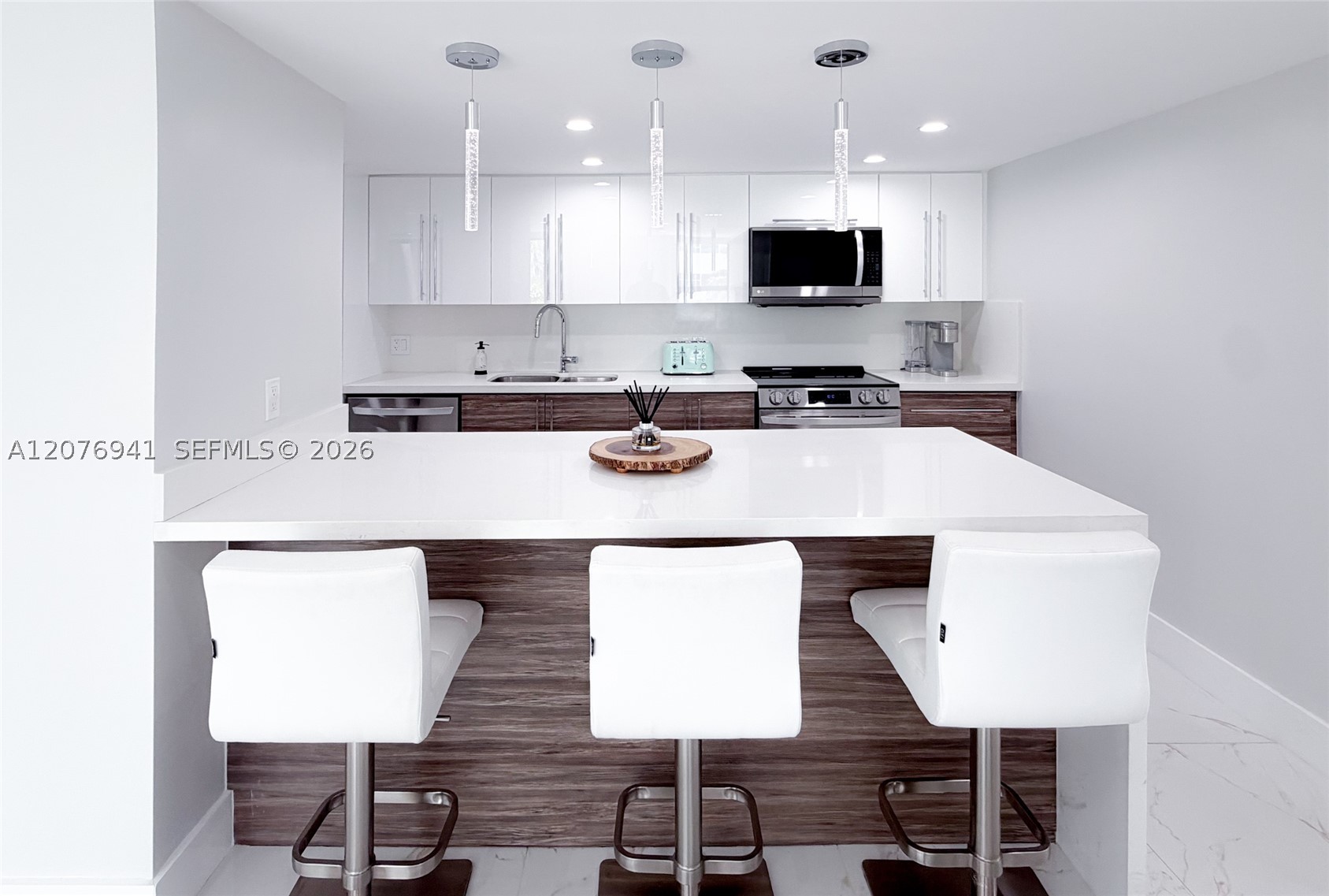 1800 Collins Ave #3H Miami Beach, FL 33139