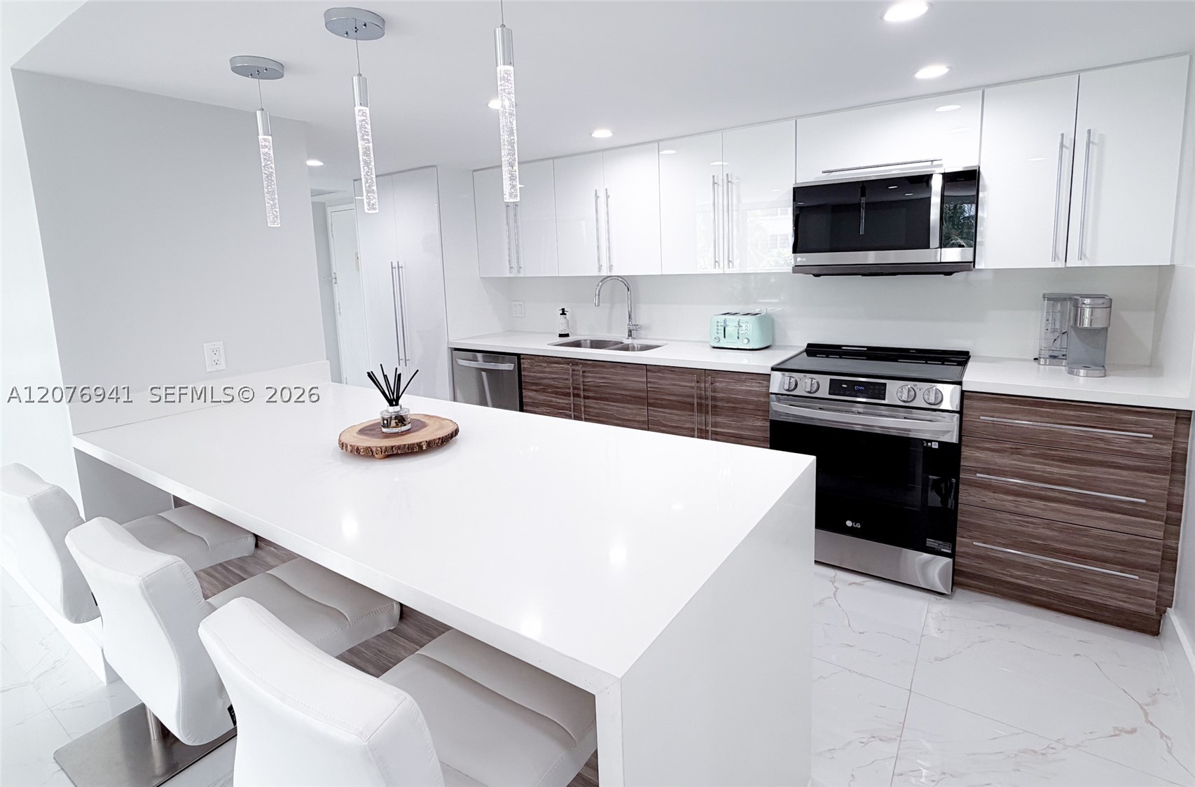 1800 Collins Ave #3H Miami Beach, FL 33139