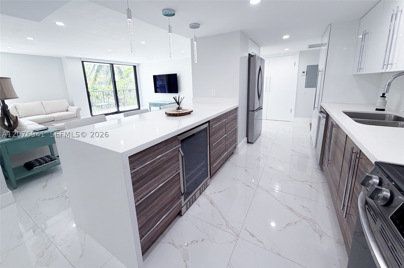 1800 Collins Ave #3H Miami Beach, FL 33139