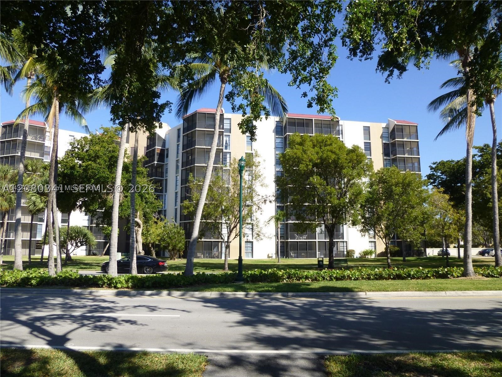 3101 N Country Clb Dr #107