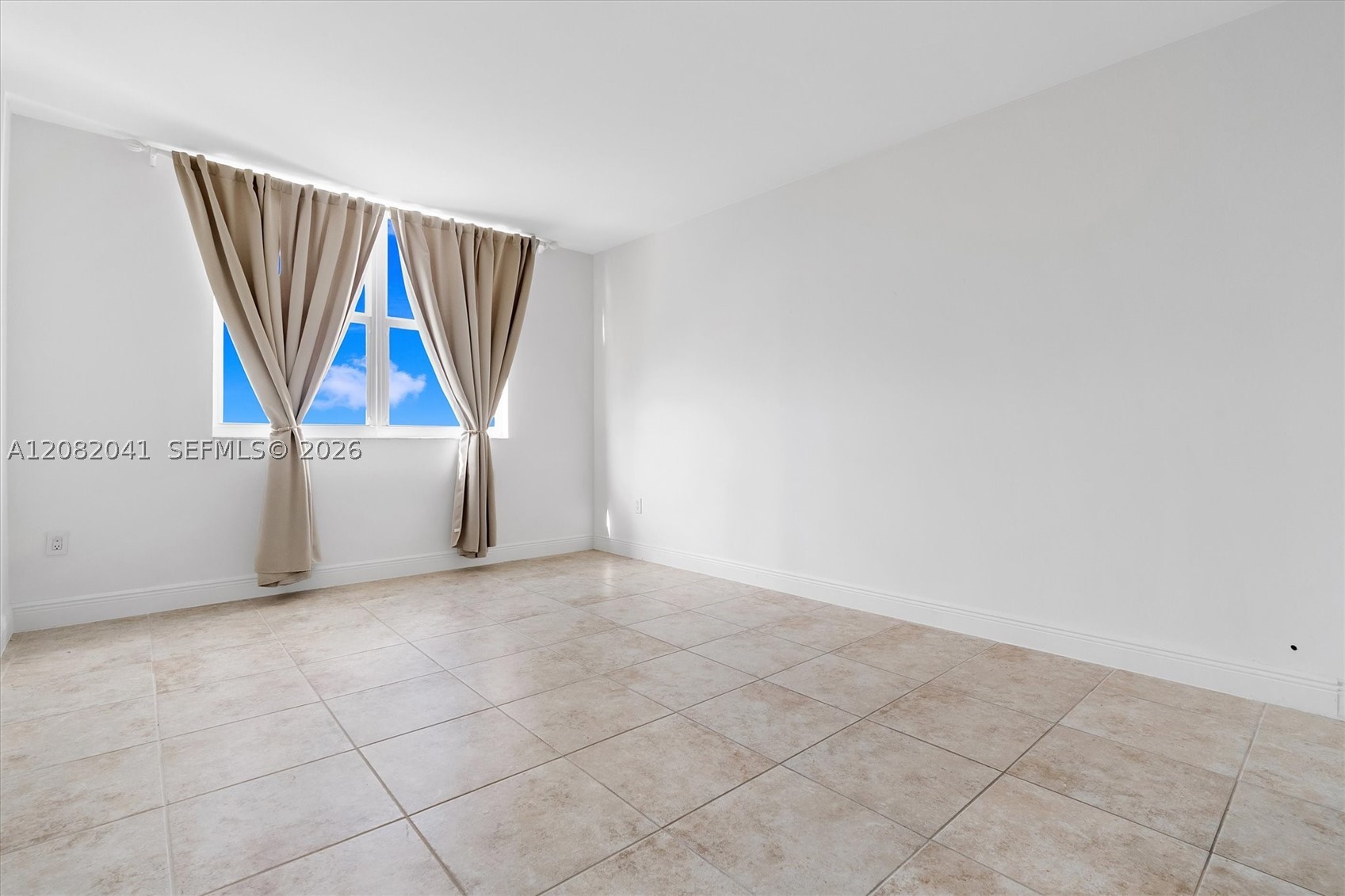 image Arlen House West13