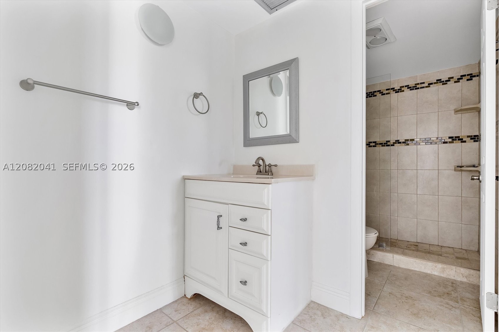 image Arlen House West14