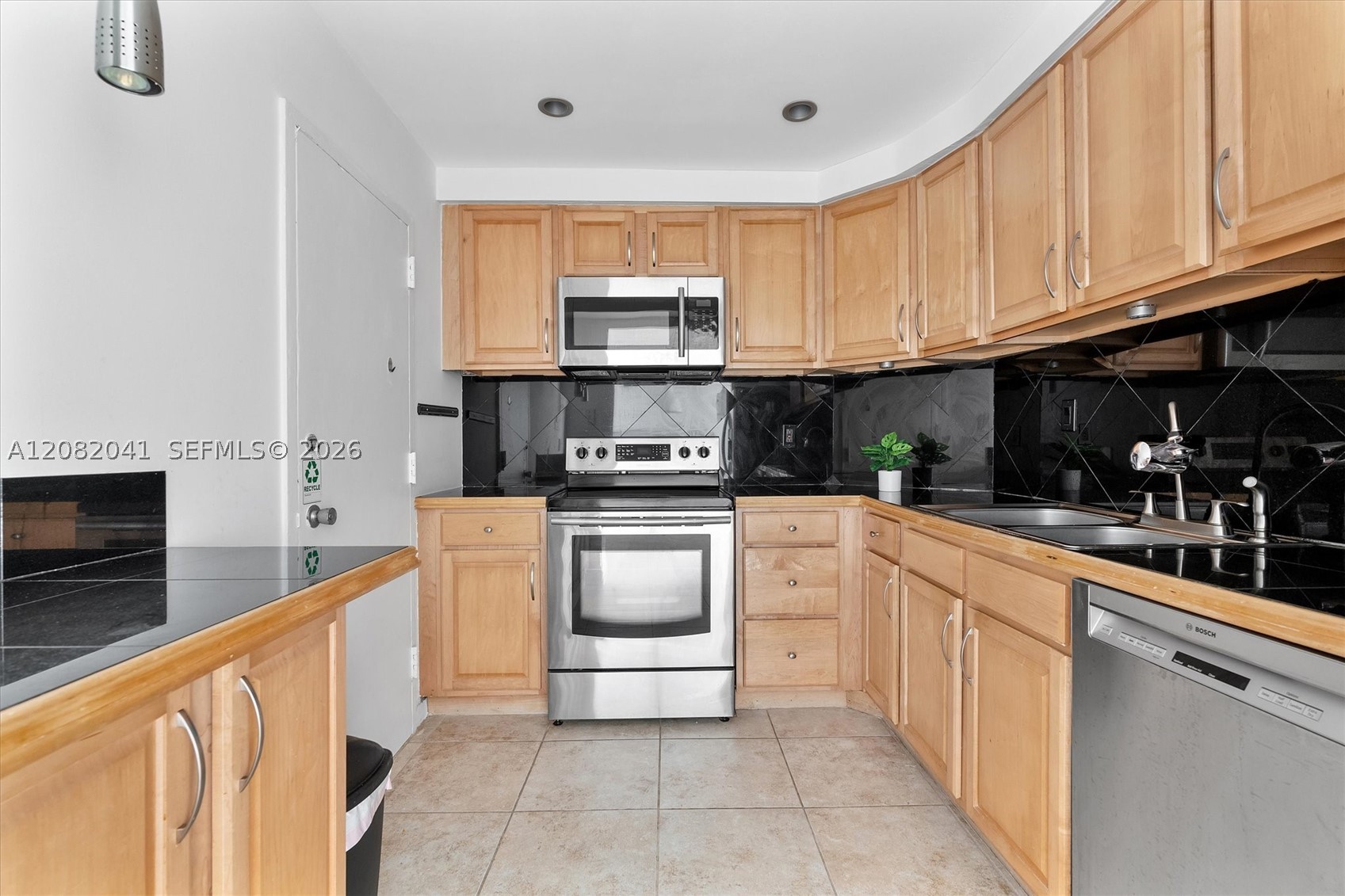 image Arlen House West7