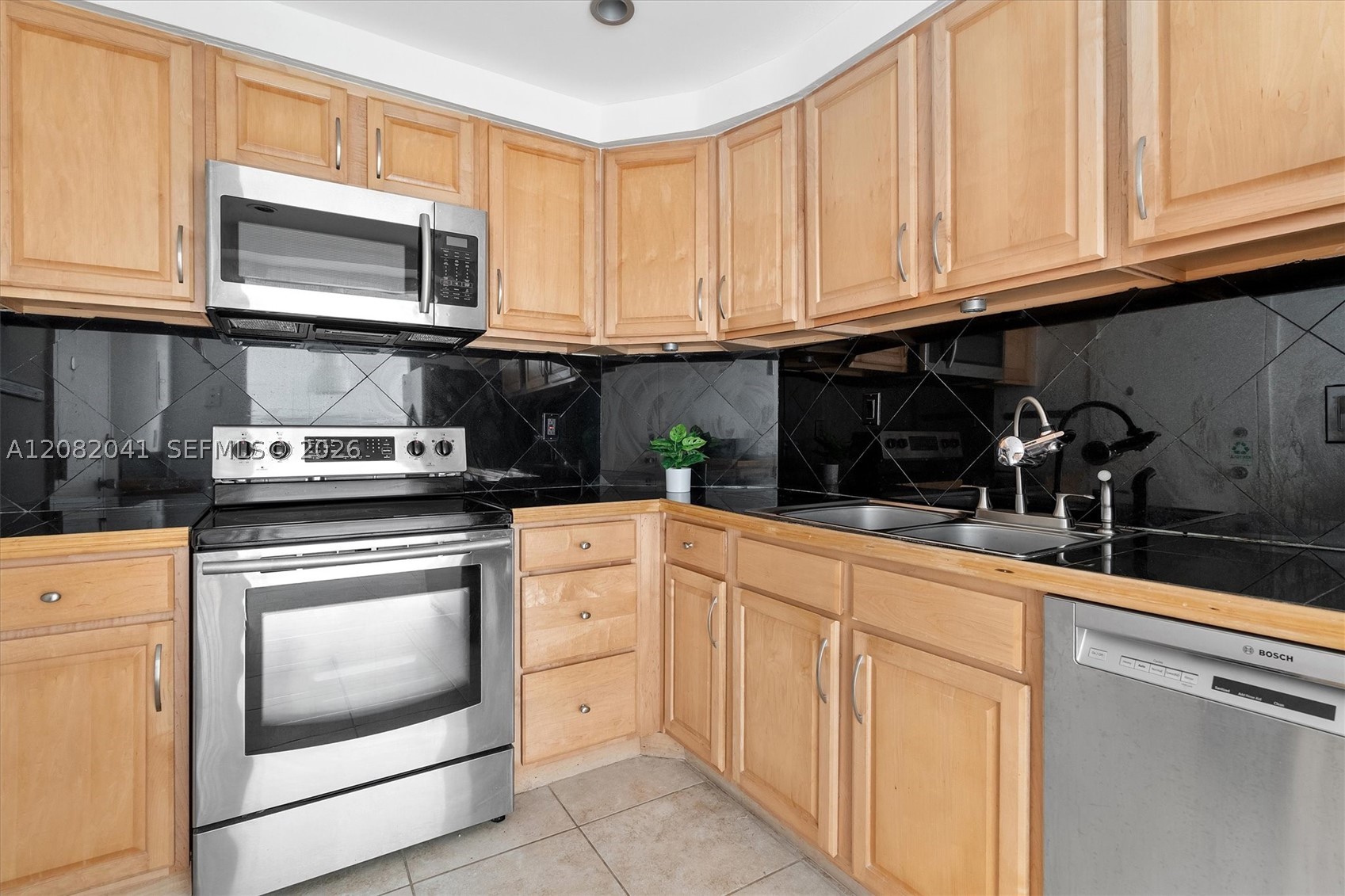 image Arlen House West8