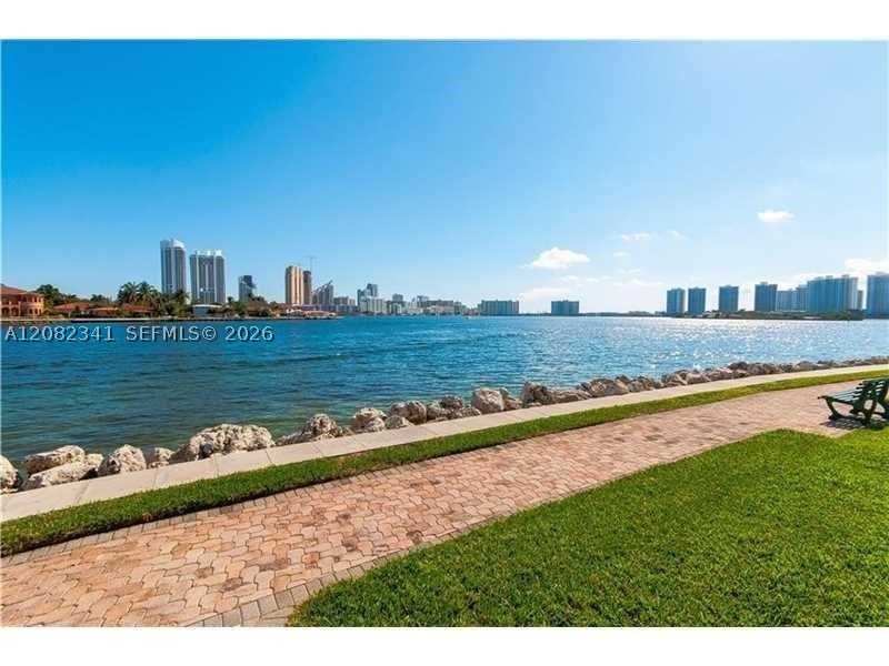 19101 NE 36th Ct #1704 Aventura, FL 33180