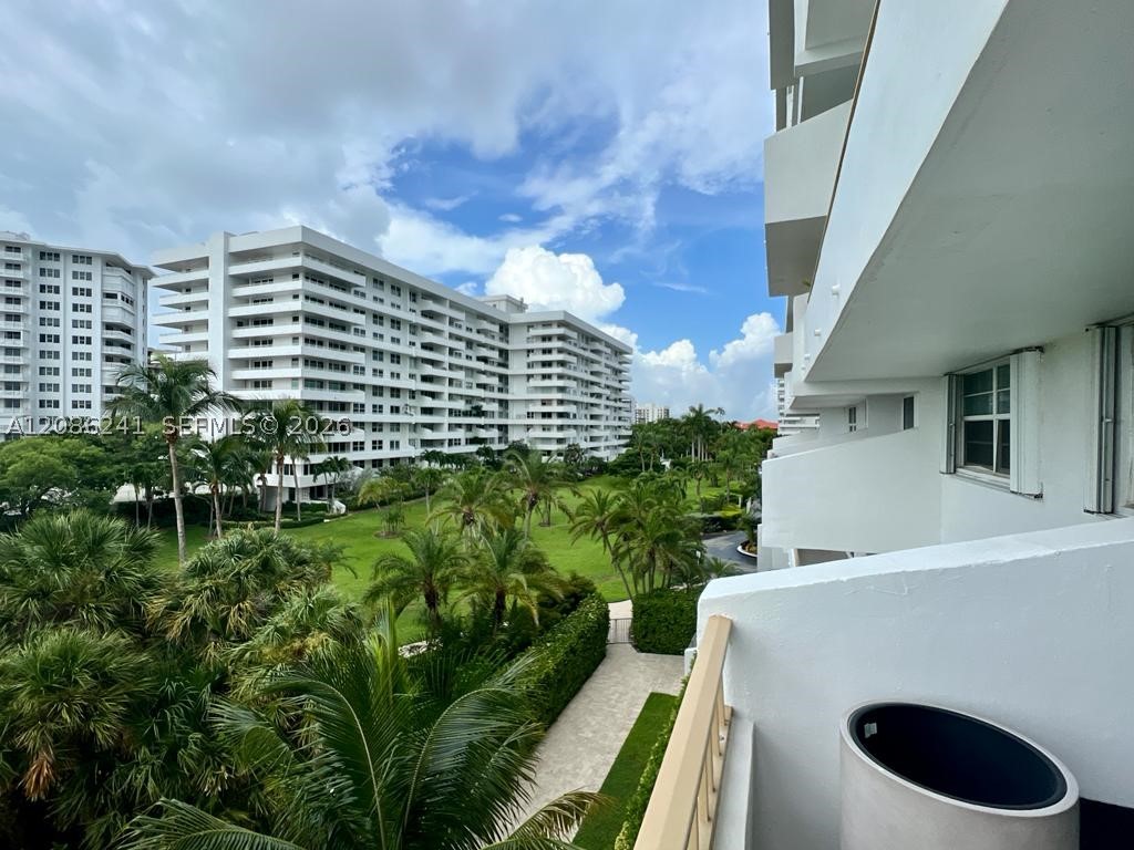 image Commodore Club East2