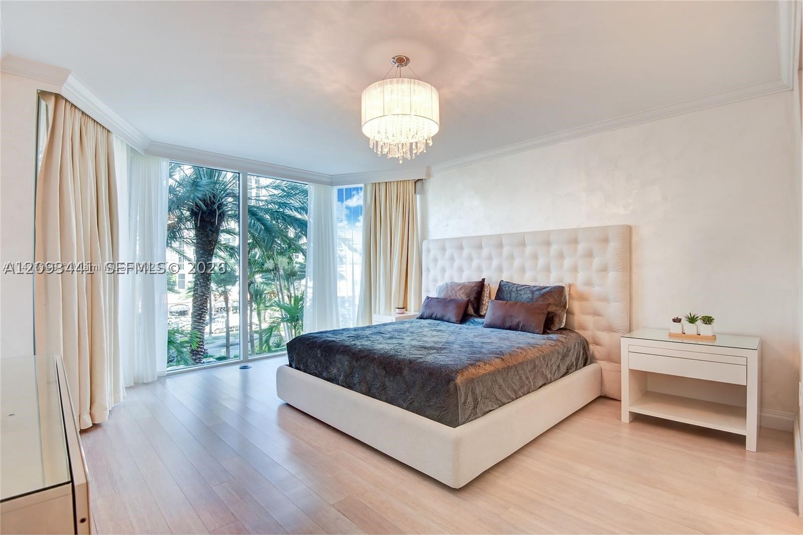 17555 Collins Ave #404