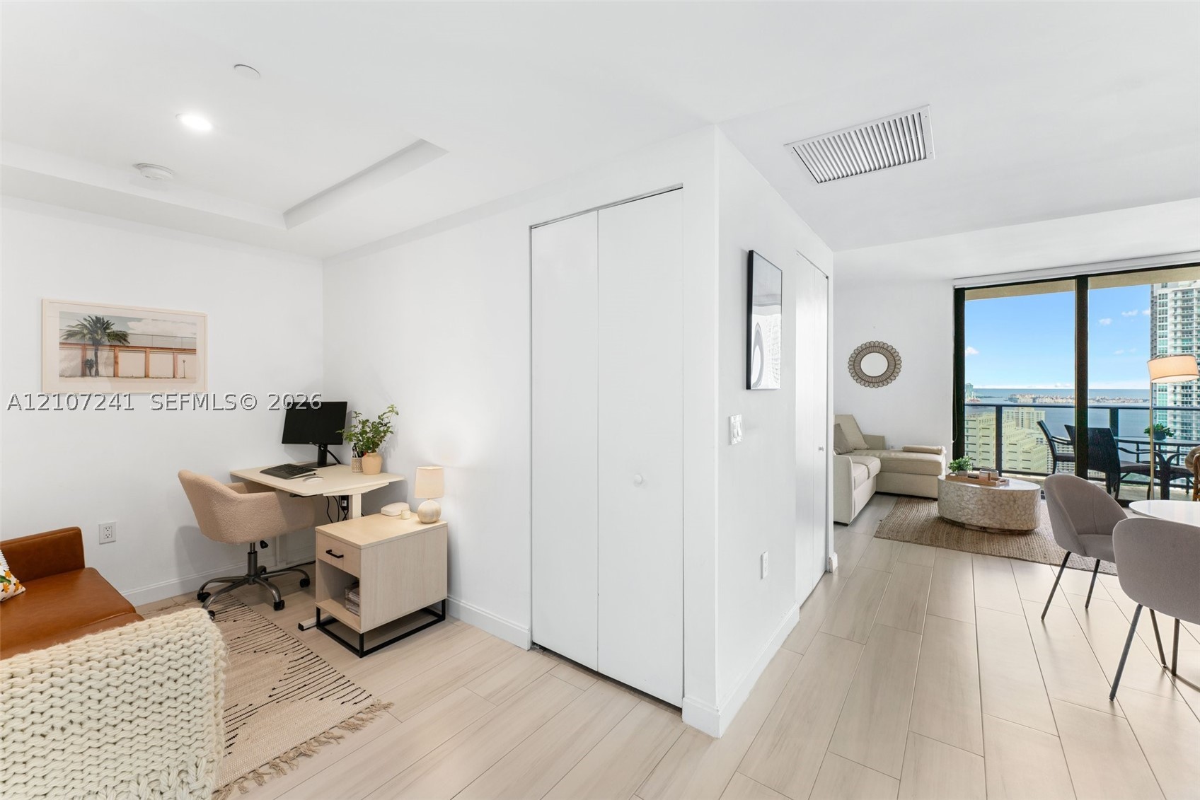 45 SW 9th St #4002 Miami, FL 33130