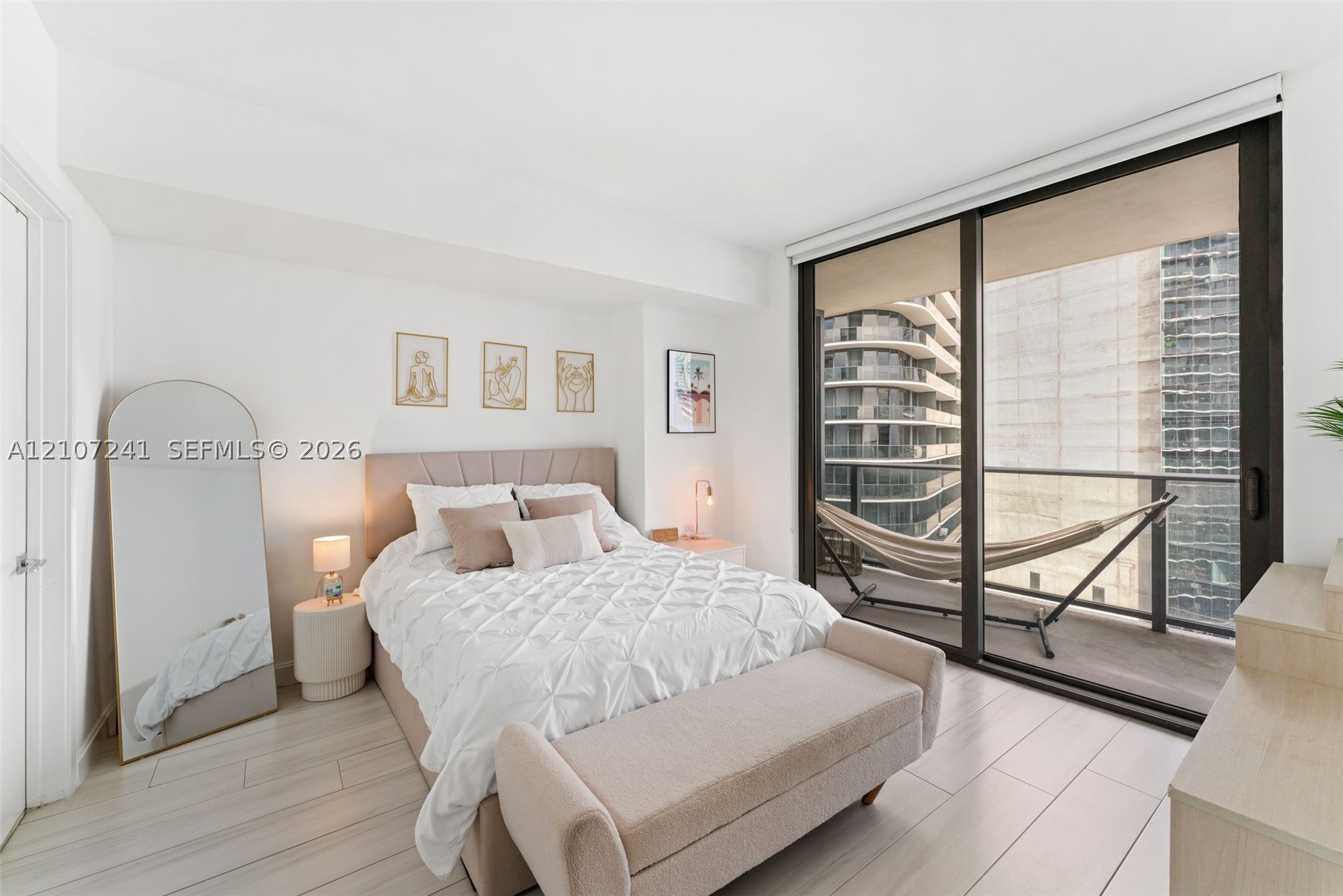 45 SW 9th St #4002 Miami, FL 33130
