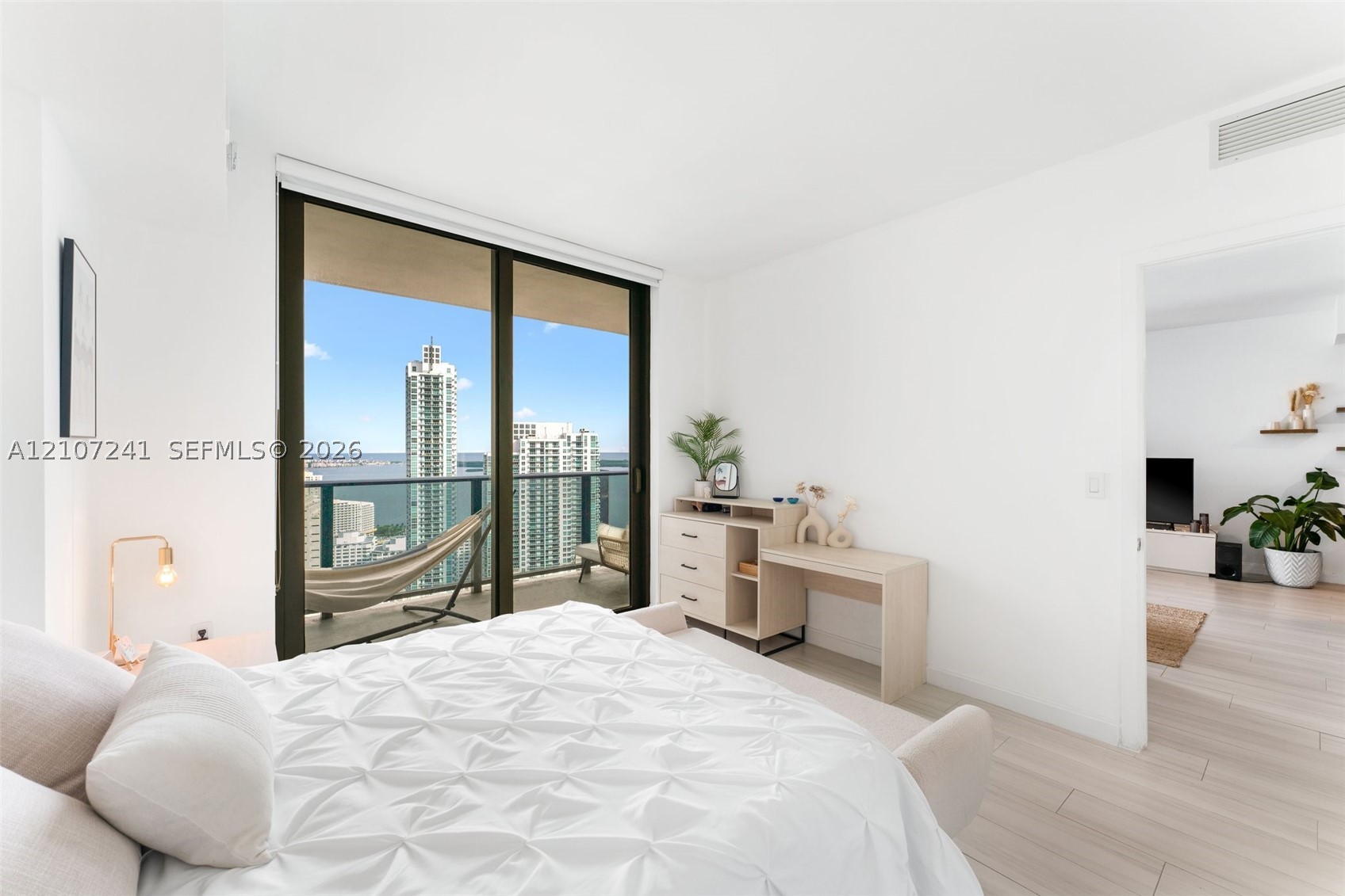 45 SW 9th St #4002 Miami, FL 33130